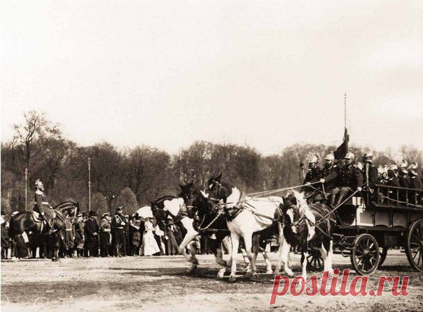 Парад частей Санкт-Петербургской Пожарной Команды на Марсовом поле, 1908 год / История цивилизаций!
