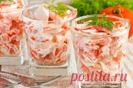 Очень легкий, быстрый и вкусный «Салат омидорами и чесноком» / Свежие рецепты