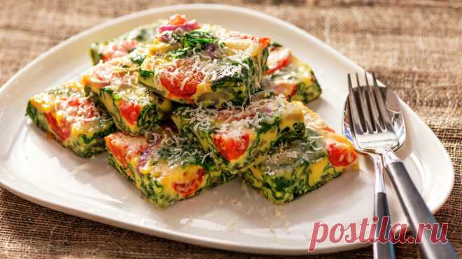 Итальянский омлет Фриттата 
Рецепт приготовления вкуснейшего итальянского омлета Фриттата из яиц, шпината, репчатого лука, помидор черри и сыра пармезан.