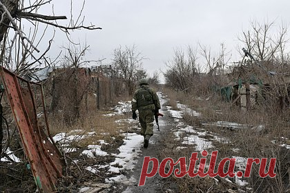 «Его очень уважали» Учительница рассказала о российском бойце, оставившем последнюю просьбу на стене в Марьинке. Классный руководитель оставившего последнюю просьбу на стене в Марьинке 22-летнего российского бойца Романа Рудакова из Батайска поделилась воспоминаниями о своем бывшем ученике. Она отметила, что попросивший в послании позаботиться о матери, сестре и брате Рудаков с детства трепетно относился к своим близким.