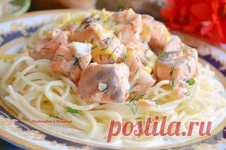 Семга в сливочно - чесночном соусе | Семья и дом
Ингредиенты:

- Любые макаронные изделия по вкусу
- Семга 500 г
- лимонный сок
- соль и перец
Для соус:
- сливки 10% 300 мл
- карри 1/4 ч л
- соль по вкусу
- перец черный или красный молотый по вкусу
- чеснок 3 зубка
- зелень
- сыр твердый по вкусу
- масло 1-2 ст л для жарки