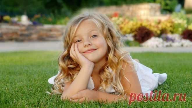 Многое в нашей Жизни крутится вокруг денег.
Хорошо это или плохо - персональный вопрос каждого человека, и навязывать здесь своё мнение бессмысленно.
Но одно можно сказать точно: деньги - это неотъемлемая часть нашей Жизни, и умение их зарабатывать никогда не будет лишним.
Замечательно, если у вас есть стабильная и любимая работа, которая приносит доход.!
Но не забывайте и о том, что всё может измениться. Причём, довольно быстро.. Поэтому, иметь запасной вариант - всегда полезно!