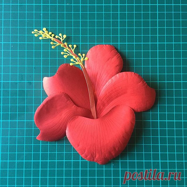 Flat & volume #paperwork #paperlove #papersculpture #papercraft #paperartist #paperlove #paperdesign #paperflowers #paperwork #paperlover #papercrafts #paperart