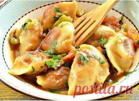 Варенички, тушеные с овощами – это невероятное блюдо. Вкуснотища