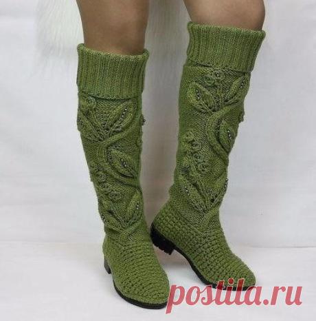 Вязаные сапожки.
Не перестаю удивляться! Золотые ручки у мастериц!