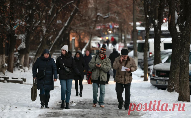 Киев раскрыл, куда украинцы потратили «вовину тысячу». Деньги перечислили украинцам из неизрасходованных средств бюджета, чтобы те потратили их на коммуналку, связь и лекарства. Часть получателей решили поддержать армию