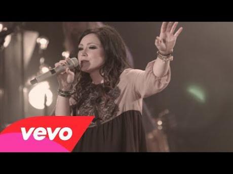 Kari Jobe - Forever (Live) - YouTube