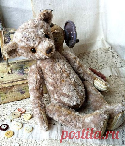 Портниха Яниха - Ткани-Фурнитура-Аксессуары
Мишка. Размер - 24см. Выкройка дана без припусков. 
Автор - Маша Андреева.