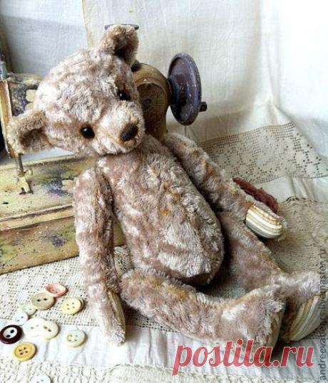 Портниха Яниха - Ткани-Фурнитура-Аксессуары
Мишка. Размер - 24см. Выкройка дана без припусков. 
Автор - Маша Андреева.