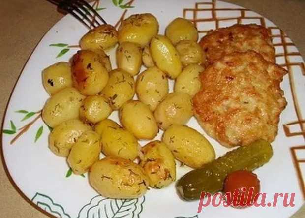 Картофель к праздничному столу - вкусно, быстро, красиво - У нас так Картофель к праздничному столу — вкусно, быстро, красиво Ингредиенты: -1 кг картофеля (средний) -2-3 зубка чеснока -3 ст. ложки растительного масла -зелень (укроп, петрушка …) -приправа для картошки...