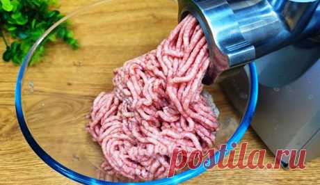 "Кремлевские" котлеты. Вкусные и сочные: готовлю по любому поводу Котлеты произвели огромный фурор в мире кулинарии. Это блюдо, которое модернизировалось и менялось на протяжении долгого времени. При этом котлеты сохраняли свою самобытность, а с годами только улучшались. Для каждого народа котлета означает что-то свое, особенное. Жители разных стран, готовя это мясное изделие, могут не понять друг друга. Например, жители нашего государства и Германии делают […]