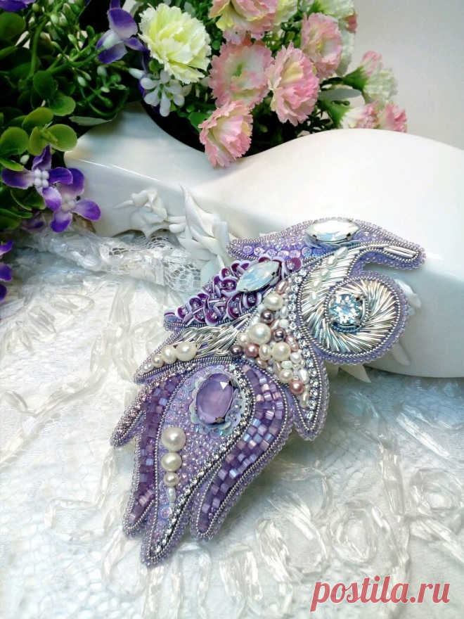 Брошь Лунный цветок из бисера и Сваровски сиреневая – купить в интернет-магазине на Ярмарке Мастеров с доставкой Брошь Лунный цветок из бисера и Сваровски сиреневая - купить или заказать в интернет-магазине на Ярмарке Мастеров | Цветок? Лист? Перо? Тюльпан?  Каждый увидит…
