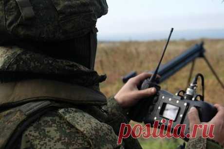 Дальность полета российского «Упыря» увеличили вдвое. Дальность полета российского FPV-дрона «Упырь», предназначенного для применения в зоне специальной военной операции (СВО), увеличили в два раза благодаря разработке воздушного ретранслятора «Удлинитель». Представитель предприятия-разработчика не назвал точную дальность беспилотника, сославшись на безопасность.
