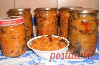 Солянка с капустой

2 кг нашинкованной капусты, 2 кг красных помидоров, порезанных крупными кубиками, 05, кг порезанной соломкой моркови и 0,5 кг лука, 2 стакана растительного масла, 100 г сахарного песка.

Все это варить 1 час. За 10 минут до конца варки влить 2,5 ст.л. 30%-ого уксуса, добавить 6 ч.л. соли, положить перец горошком, петрушку, лаврушку по вкусу. Сложить в стерилизованные банки и укупорить.
----------------
Бабушкин погребок - сотни лучших рецептов 
http://dachnieidei.ru/