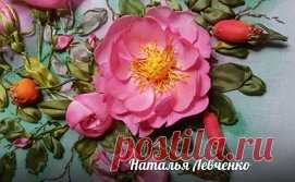 ★По Вашим просьбам, друзья! Мастер-Класс «Романтичный шиповник» 1 часть (продолжение завтра, сохраните, не пропустите)
Автор текста и фото Наталья Левченко.
Для МК я использовала:
-принт – ткань габардин 30*30см,
-акриловые краски синего, зеленого, розового цвета, кисточки,
-акварельные карандаши,
-нитки шелковые и мулине,
-ленты из искусственного шелка от 2 мм до 25 мм,
-лента с проволочным краем
