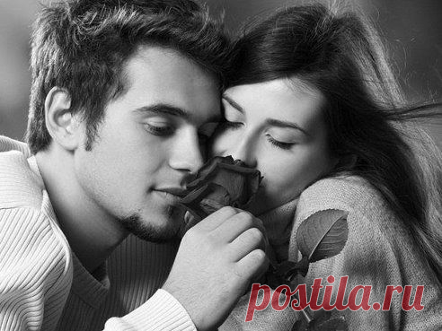 Крикни - услышит любой, прошепчи - услышит ближайший, и только любящий услышит о чем ты молчишь.