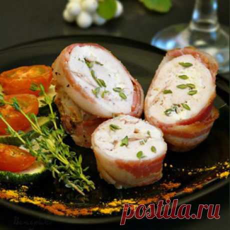 Куриные рулеты в беконе, фаршированные козьим сыром и тимьяном, запеченные с овощами , пошаговый рецепт с фото