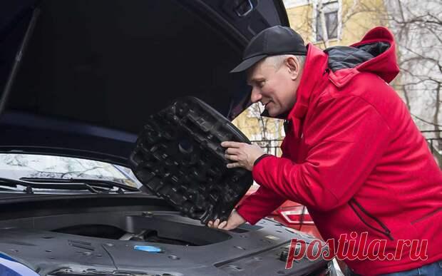 О надежности современных автомобилей часто судят поверхностно. Один из аргументов: в прежние времена водитель возил с собой инструменты и набор запасных частей – ремень генератора, свечи, прокладки, шланги… А теперь в багажнике лежит разве что буксирный трос да компрессор (в лучшем случае). Значит, - 10 марта - 43317252246 - Медиаплатформа МирТесен