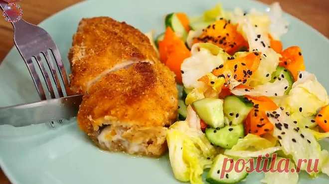 На филе выкладываю начинку и запекаю в духовке. Супер вкусные рулетики из курицы и баклажана!