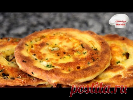 Улетают вмиг! Невероятно вкусные лепешки-улитки с сыром, чесночным маслом и зеленым луком