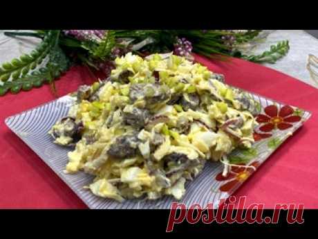 Праздничный САЛАТ с яйцами. ОРИГИНАЛЬНЫЙ и БЫСТРЫЙ салат. Рецепт:вареные яйца - 4 шт.куриные сердечки - 500 гр.фиолетовый лук - 1/2 шт.твердый сыр - 100 гр.сахар - 1 ст.л.соль-по вкусууксус - 9% 1 ст.л.майонез - 2 ст.л.