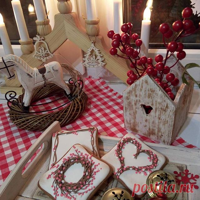 С Рождеством Христовым! Пусть этот волшебный праздник наполнит Вашу жизнь светом, теплом, радостью и благополучием. Желаю вам мира, добра, любви, семейного уюта. Пусть ангел-хранитель оберегает Вас и Ваших близких от всех бед, а в душе воцарятся вера, покой и благодать •••