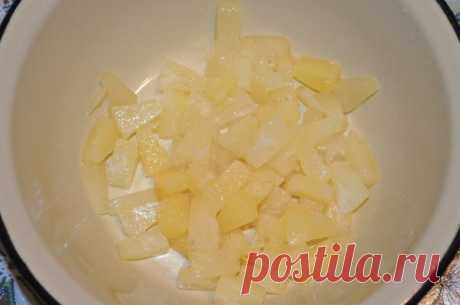 Салат с ананасами, сыром и чесноком - Простые рецепты Овкусе.ру