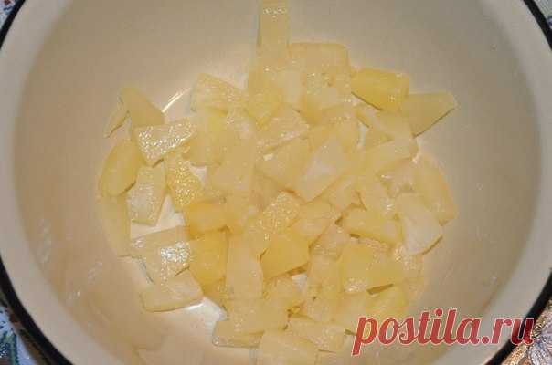 Салат с ананасами, сыром и чесноком - Простые рецепты Овкусе.ру