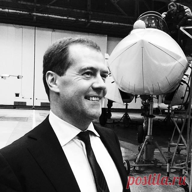 (11) Дмитрий Медведев - Хроника