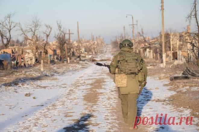 Российские военные подняли флаг РФ над Богдановкой. Населенный пункт расположен в пригороде города Часов Яр.