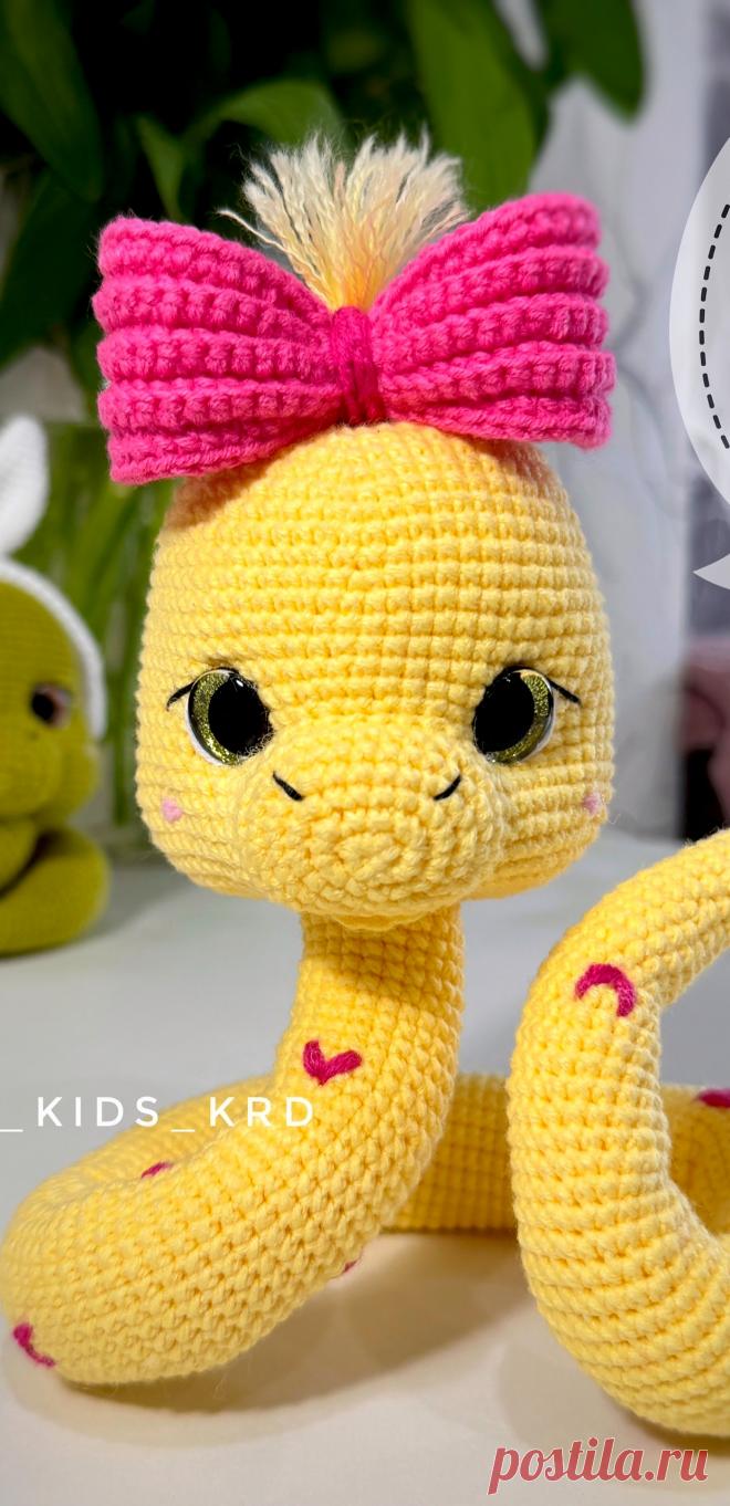 PDF Змеюшка крючком. FREE crochet pattern; Аmigurumi toy patterns. Амигуруми схемы и описания на русском. Вязаные игрушки и поделки своими руками #amimore - большая змея, змейка с проволочным каркасом.