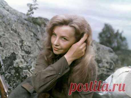 Как Ольга Остроумова в фильме "А зори здесь тихие" Женей Комельковой стала