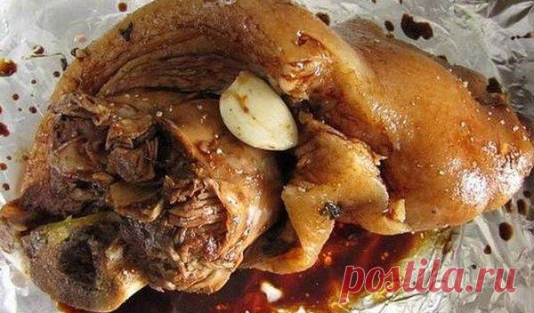 Свиная рулька, запеченая в фольге. Рецепт бомба | MASTER-FISHER.RU | Яндекс Дзен