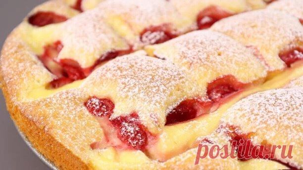 Минимум продуктов и только те, которые всегда есть под рукой Друзья, сегодня…
Минимум продуктов и только те, которые всегда есть под рукой

Друзья, сегодня предлагаю вам рецепт простого пирога с клубникой и заварным кремом. Но вместо клубники можно брать любые ягоды или фрукты (лучше консервированные).

Пирог получается нежнейший, а сочная ягода и ароматный вкусный крем идеально дополняют его вкус.

 ИНГРЕДИЕНТЫ:

Заварной крем:

• молоко - 300 мл

• желток - 1 шт.

• саха...