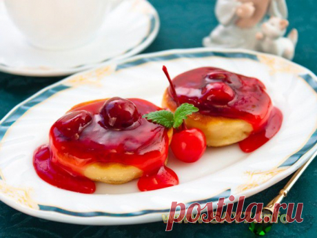 Сырники с вишневым соусом