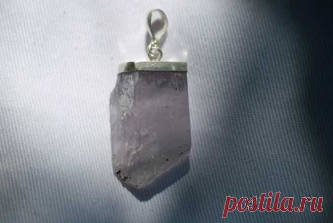 Crystal Wizard - Purple Kunzite Pendant helps align with Universal love 5072 - Kunzite