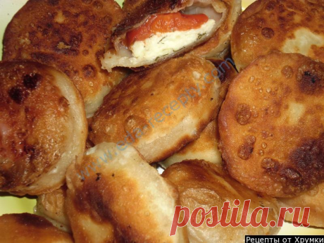 Пирожки с помидорами и творогом