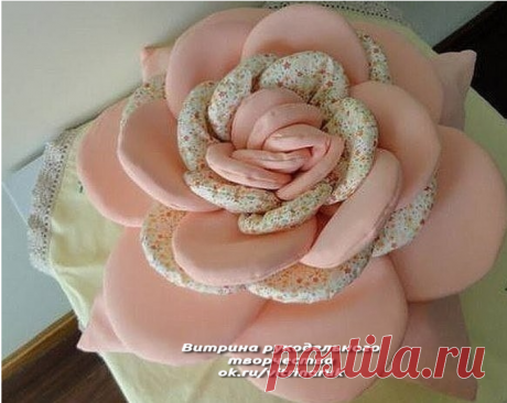 Такие подушки-цветы создадут уют и настроение в доме. Подборка для шитья.