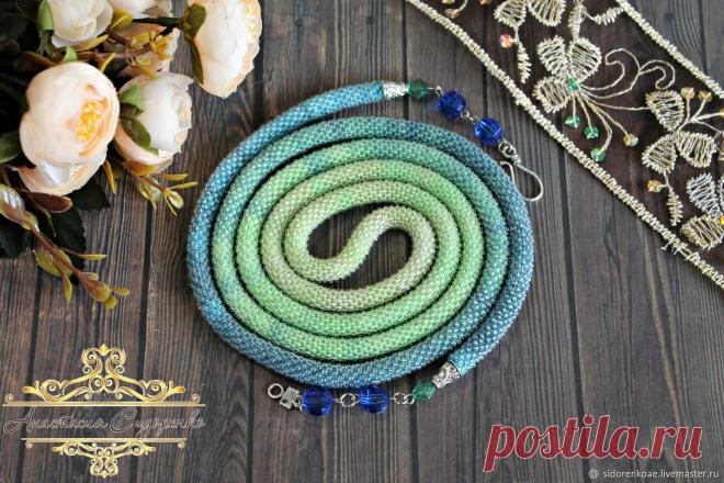 Лариат вязаный из бисера Морская волна – купить в интернет-магазине на Ярмарке Мастеров с доставкой Лариат вязаный из бисера Морская волна - купить или заказать в интернет-магазине на Ярмарке Мастеров | Лариат из бисера связан из прозрачного чешского…
