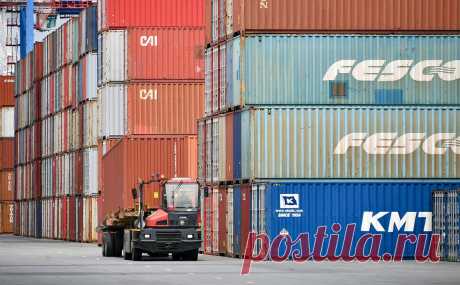 FESCO остановила прием опасных грузов в порту Владивостока. Ситуация приводит к срыву поставок и нарушению производственных процессов, в том числе в сфере пищевой полимерной упаковки, заявили в Союзе переработчиков пластмасс