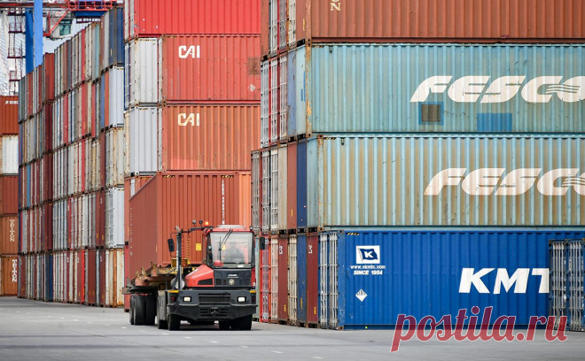 FESCO остановила прием опасных грузов в порту Владивостока. Ситуация приводит к срыву поставок и нарушению производственных процессов, в том числе в сфере пищевой полимерной упаковки, заявили в Союзе переработчиков пластмасс