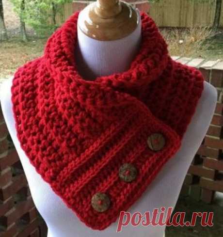 Items similar to Boston Harbor Cowl, Crochet Cowl, Chunky Cowl, Bulky Cowl, Handmade, Neck Warmer, Gift For Her, Valentine's, Chunky Red Cowl with Buttons on Etsy