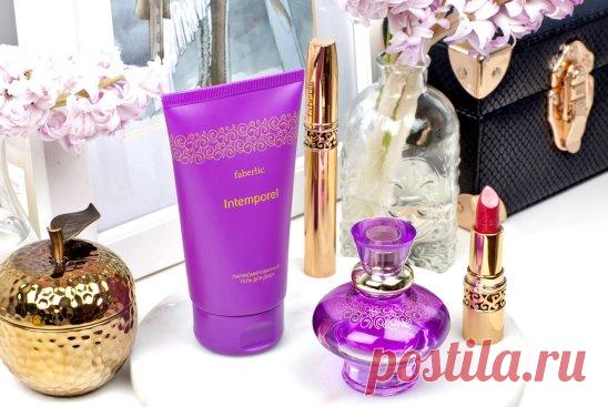 Аромат вне времени: акция каталога №17
Для всех поклонниц женственных ароматов со сладкими нотами фруктов и завораживающим пудровым аккордом – акция нового каталога. Снижена цена на Intemporel – парфюм, успевший приобрести преданных поклонников!
Этот яркий аромат открывается сладкими нотами персика и сливы, в сердце у него – любимая роза, благородный жасмин и трогательный ландыш, а в шлейфе – волнующий сандал и аппетитная ваниль. Французский парфюмер Винсент Шаллер собрал ...