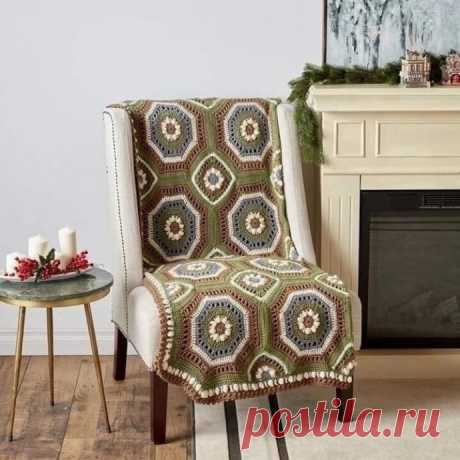 Вязаное покрывало из мотивов Вязаное покрывало из мотивовВ зависимости от размеров оно может быть для кресла или дивана.