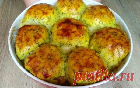 Сытное и очень вкусное горячее блюдо из картофеля и фарша для большой семьи Не знаете что приготовить на ужин… Возьмите на заметку мой рецепт! Это своего рода картофельная запеканка с фаршем… Но, более оригинально приготовленная!

 



Ингредиенты:

 	картофель — 700 граммов
 	масло сливочное — 50 граммов
 	молоко — 50 мл
 	яйца куриные — два яйца
 	укроп — один