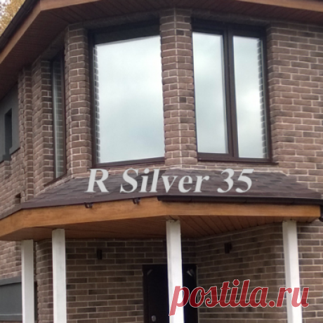 Верхний этаж - тренажерный зал .Затонирован пленкой Silver 35.В помещении сохрнилось достаточно света.Светопропускание пленки 70 %