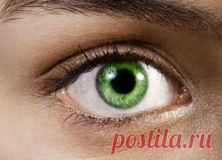 Самый редкий цвет глаз у людей.