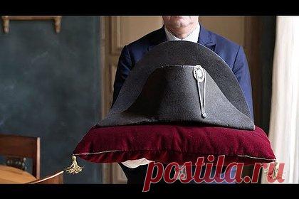 Шляпу Наполеона продали на аукционе почти за два миллиона евро. Шляпу-двууголку (бикорн) первого императора Франции Наполеона I Бонапарта продали на аукционе во французском Фонтенбло почти за два миллиона евро. Об этом сообщил аукционный дом Osenat, организовавший торги.