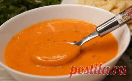 Подлива для котлет по-советскому рецепту. Получается почти как раньше в столовой
Даже самые аппетитные и ароматные котлеты станут вкуснее с традиционной подливой по советскому рецепту. Готовится она просто, подходит практически к любым гарниром и получается почти как раньше в столовой.

Для приготовления подливки нам понадобится 
20 граммов сливочного масла, 
2 столовые ложки растительного масла, 
столько же муки, 
по одной столовой ложке томатной пасты и сметаны, 
500 мил...