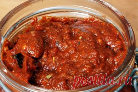 Аджика с орехами – простой рецепт вкусной и полезной закуски Теперь нужно подобрать слова… потому, что я решала поделиться с Вами самым лучшим рецептом Аджики, которую только можно приготовить дома из доступных, натуральных, полезных продуктов, без термической обработки, и что немаловажно без особых усилий и хлопот. На весь процесс приготовления этой фантастической аджики вы затратите не более 15 минут времени,  а кушать и наслаждаться будете ...читать далее "Аджика с орех...